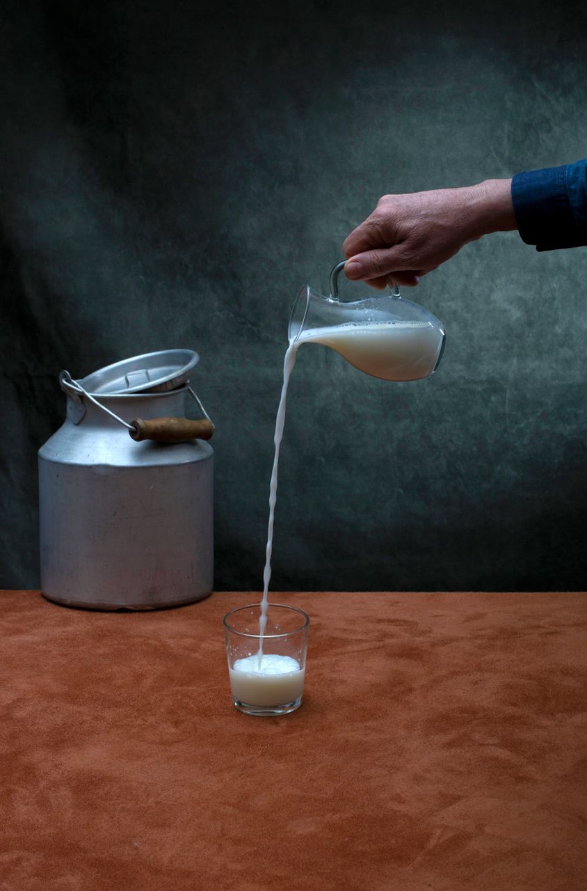 Cold milk being poured — soaking hands in milk calms a chilli burn fast